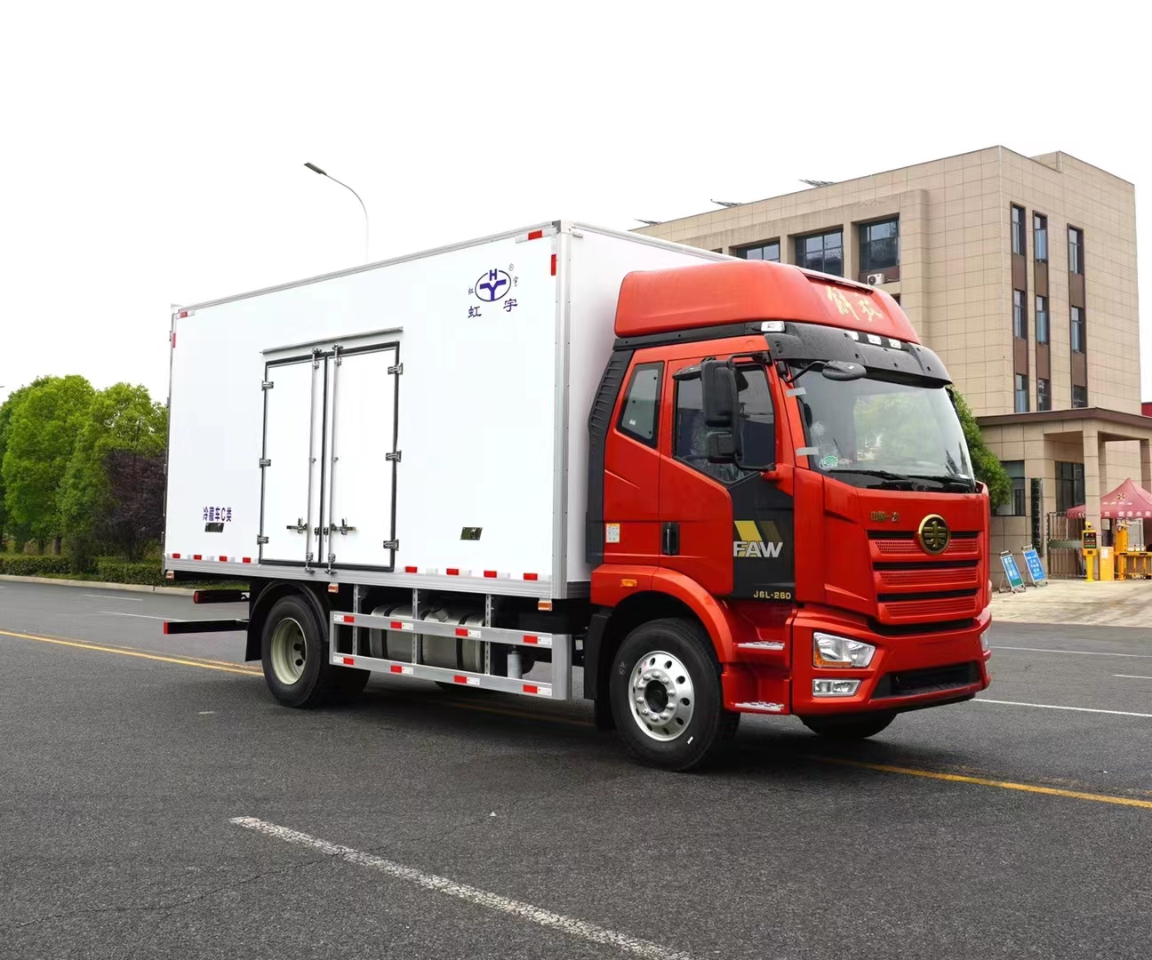 解放J6L精英版高顶双卧新款5米8冷藏车